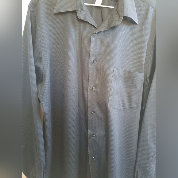 Mens Van Heusen Black Button Down Dress Shirt - Picture 4 of 8